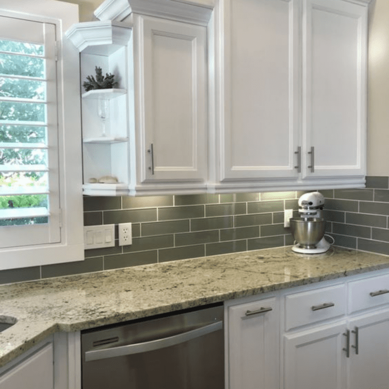 Top 11 Backsplash Ideas for White Cabinets and Granite Countertops